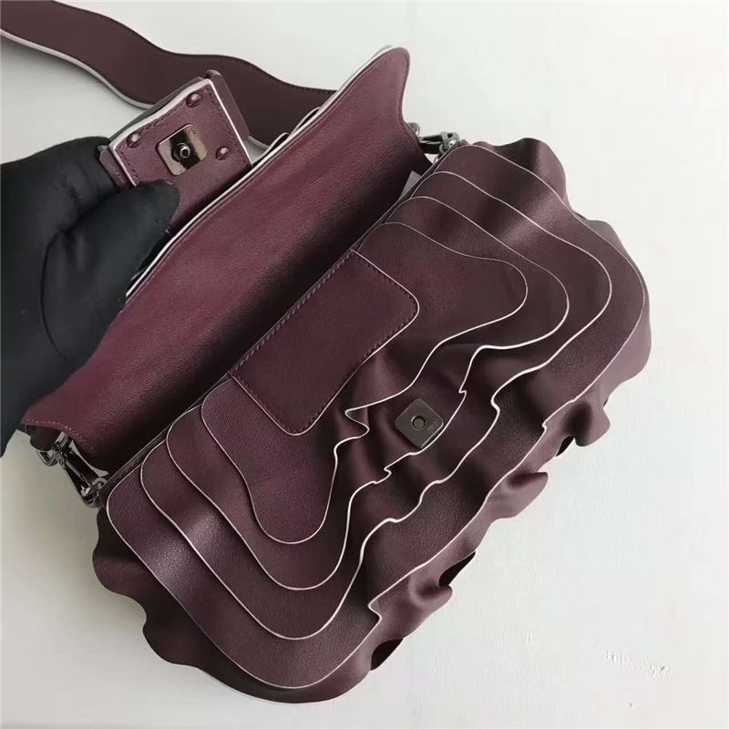 8782 FENDI 芬迪 時裝秀款 波紋荷葉邊 皮革肩包 棗紅色
