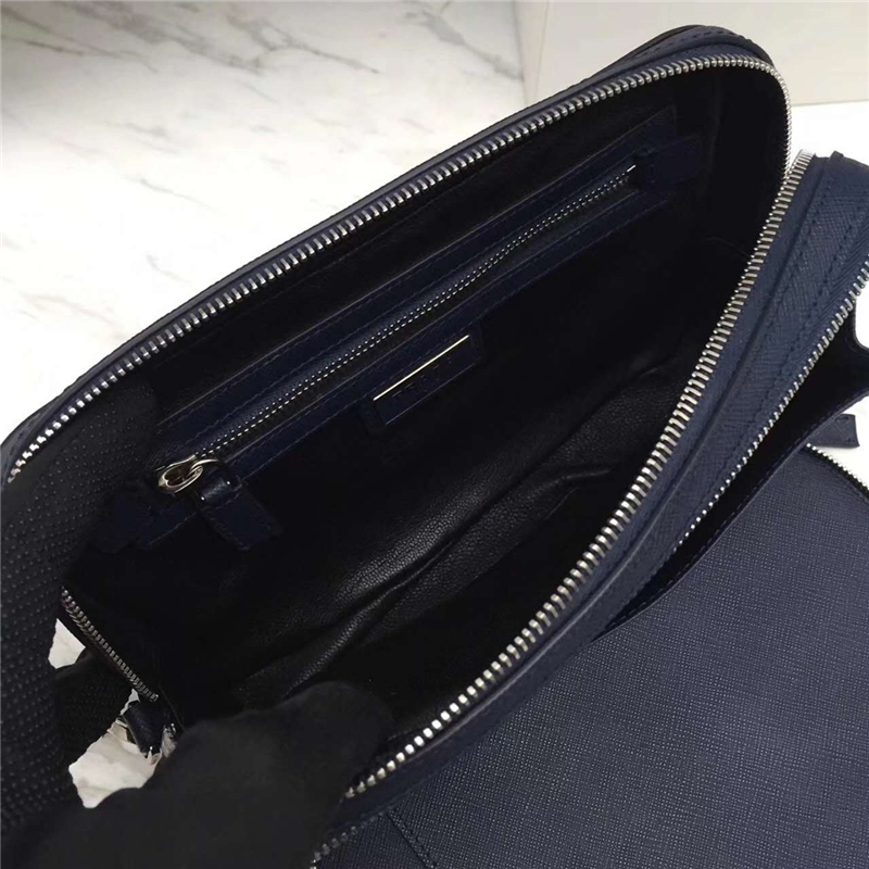 2VF052 Prada普拉達 男士經(jīng)典升級版 拼角嘜 男士雙拉鏈手抓包 藍色絲印