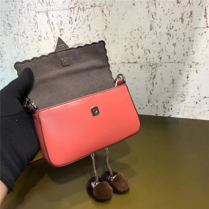 203 FENDI 芬迪 小怪獸帶腳包 拼色花朵鉚釘 鏈條手提肩包 橘紅色