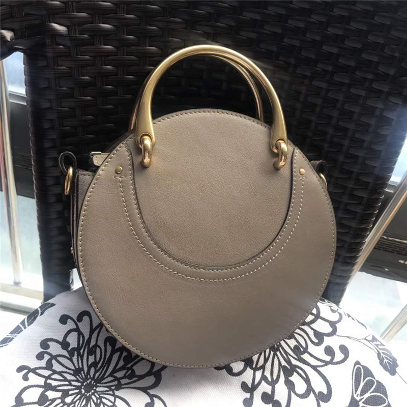 Chloe 蔻依 17秋冬 Pixie手環(huán)包 磨砂拼皮 圓形手提包 淺灰色
