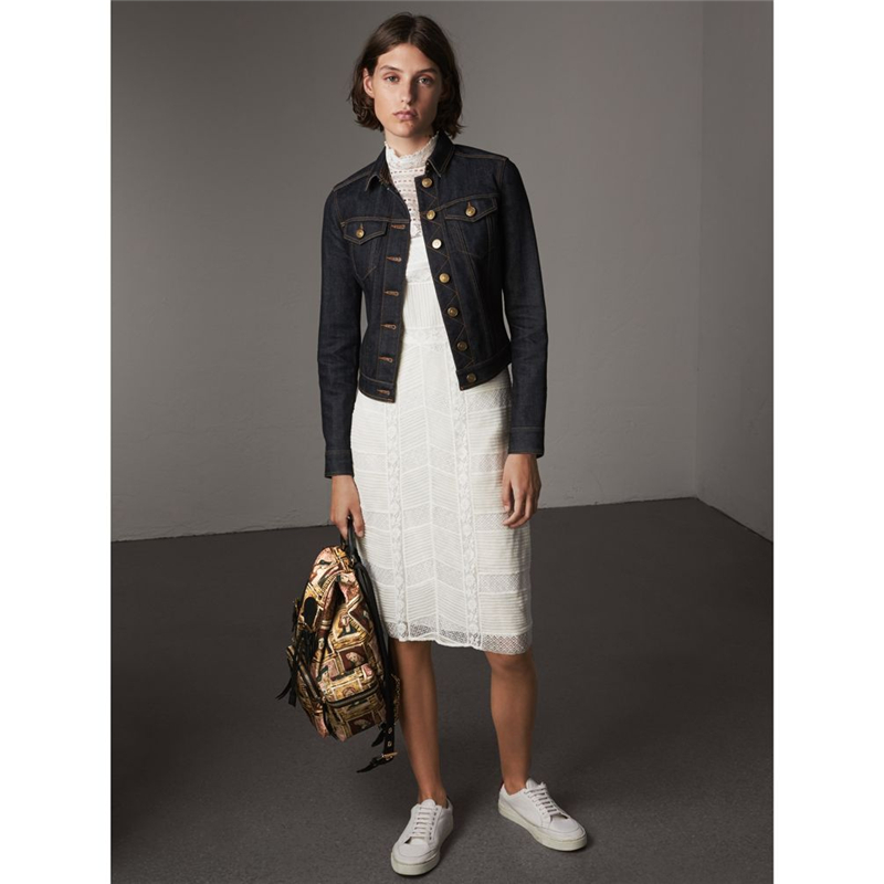 40501561 巴寶莉 The Rucksack 中號 邊框頭像圖案軍旅背 軍旅背包 焦茶棕