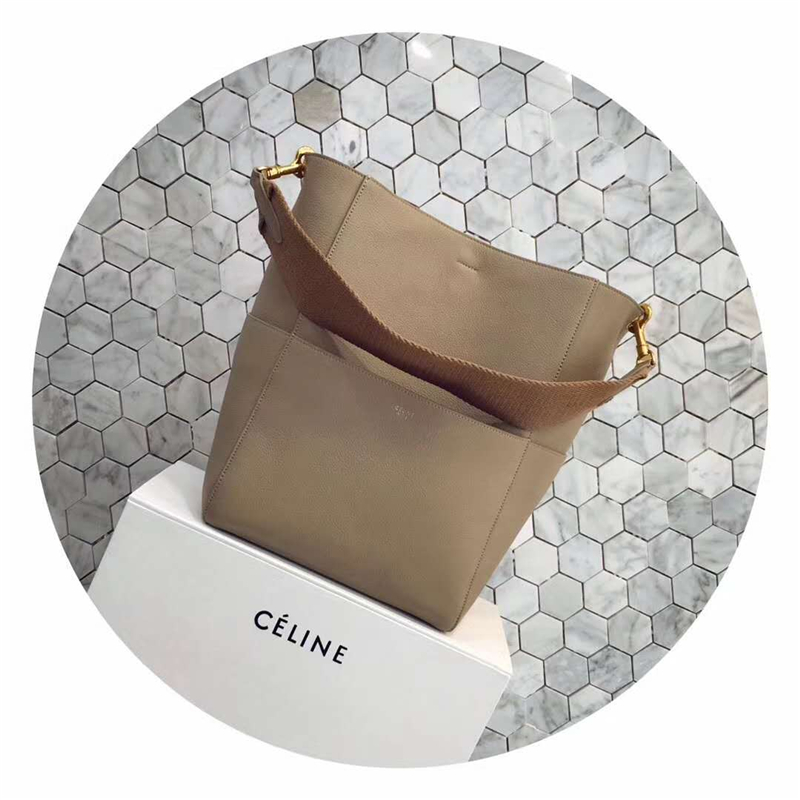 Celine 賽琳 Seau Sangle 小牛皮 寬肩帶 Sangle水桶包 卡其色