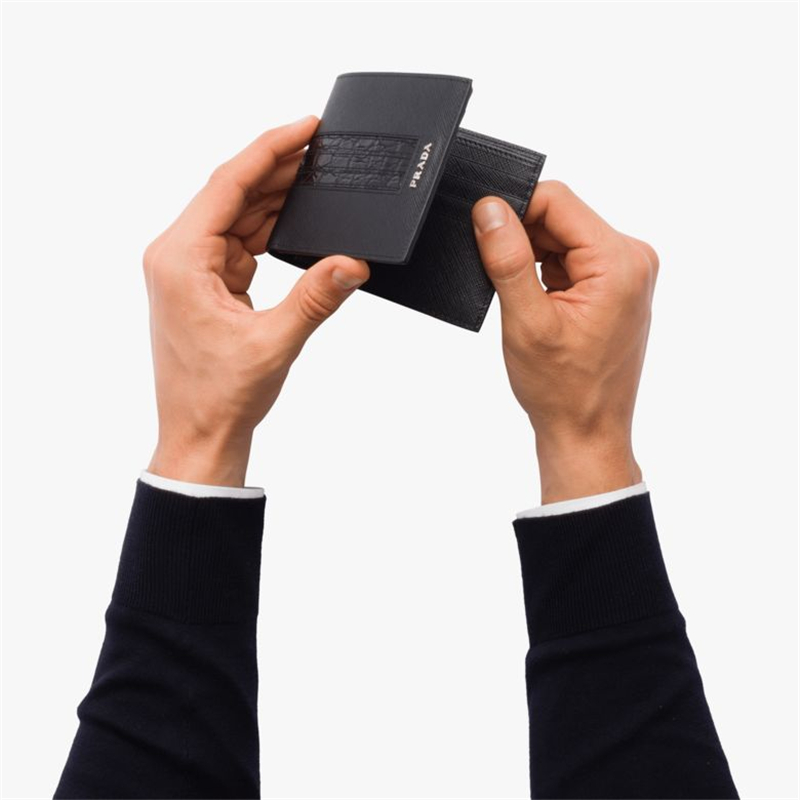 2MO513 Prada普拉達 Saffiano配鱷魚皮 雙折短錢夾 黑色