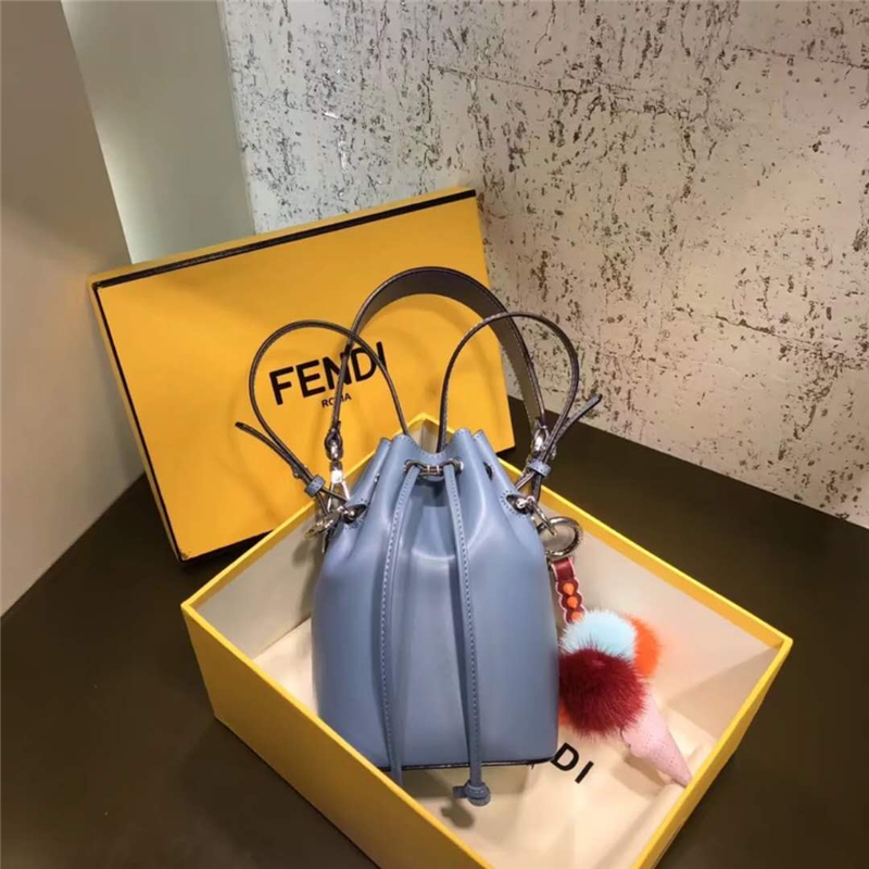 010 Fendi芬迪 MON TRéSOR 手掌紋 純色 抽繩水桶包 藍灰色