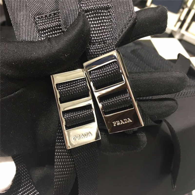 2VG066 Prada普拉達 男女共用款 進口降落傘布料 雙肩包 彩色字母