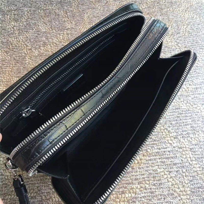 2VF052 Prada普拉達 鱷魚紋牛皮 拉鏈 立體手拿包 黑色角嘜