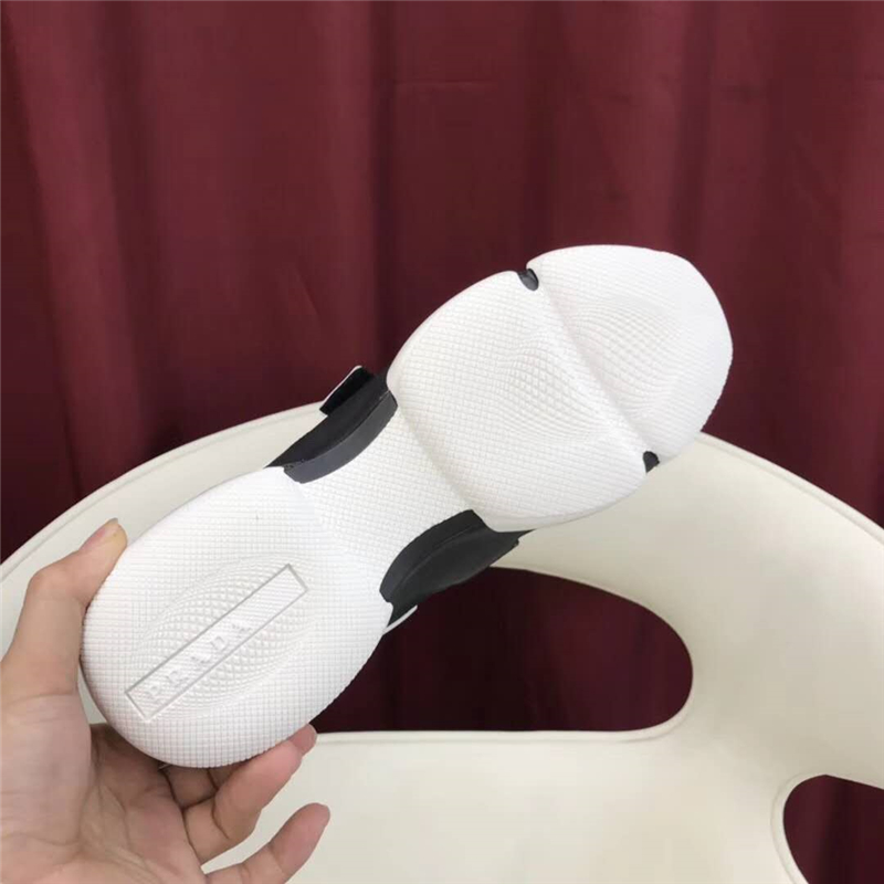 PRADA 普拉達(dá)運(yùn)動(dòng)鞋 PRADA休閑鞋 進(jìn)口網(wǎng)紗 時(shí)尚款