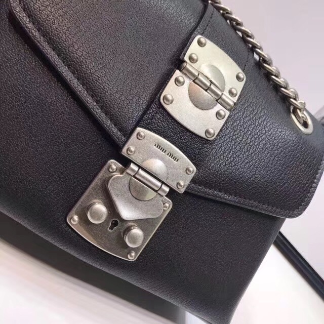 5BD100 MIUMIU 專柜最新 牛皮山羊紋 按扣鎖 小號 翻蓋單肩包 黑色