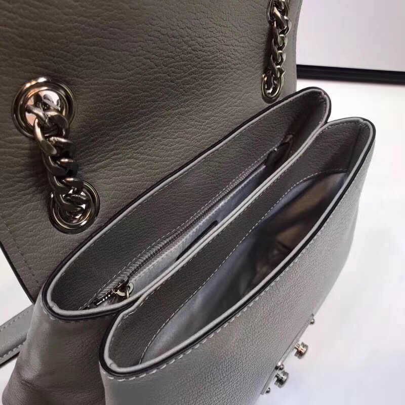 5BD100 MIUMIU 專柜最新 牛皮山羊紋 按扣鎖 小號 翻蓋單肩包 灰色