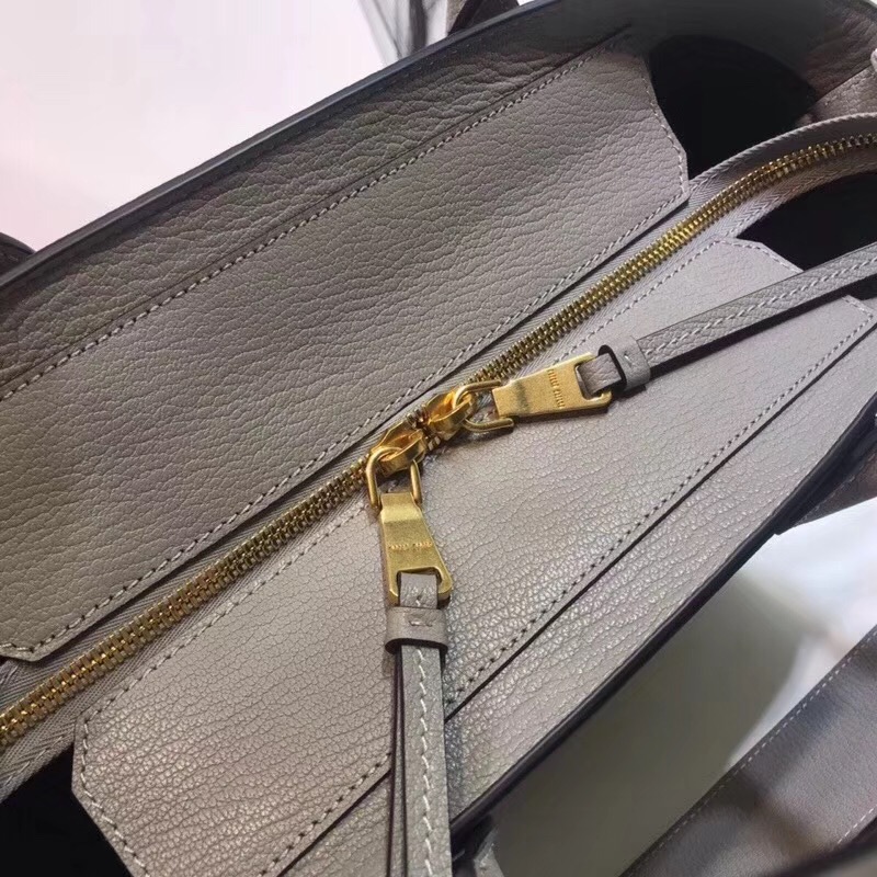 5BG137 MIUMIU專柜新款蝙蝠包 山羊皮 雙提手 單肩斜跨包 灰色