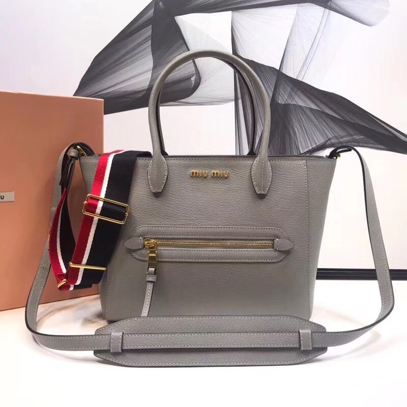 5BG137 MIUMIU專柜新款蝙蝠包 山羊皮 雙提手 單肩斜跨包 灰色