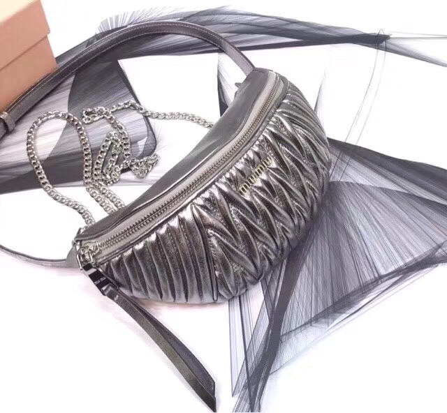 5BL010 MIUMIU專柜新款 腰包 褶皺綿羊皮 腰包單肩 兩用包 槍色