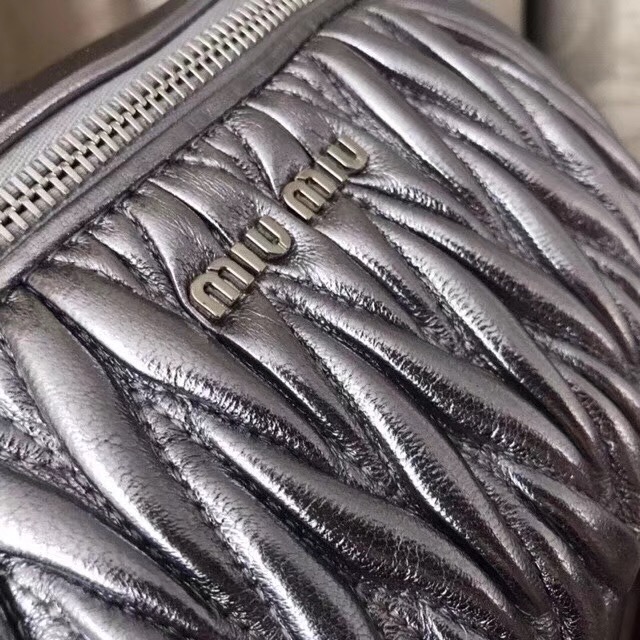 5BL010 MIUMIU專柜新款 腰包 褶皺綿羊皮 腰包單肩 兩用包 槍色