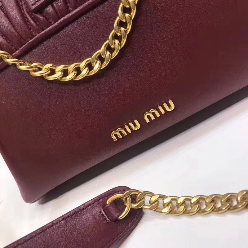 5BD103 MIUMIU專柜走秀款 小牛皮 仿水晶裝飾帶扣 按扣鎖 肩背包 棗紅色