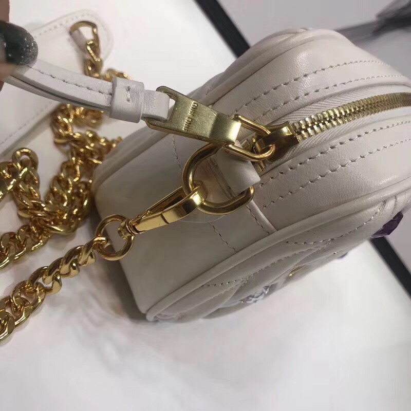 5BH118 MIUMIU專柜新款 褶皺小羊皮 貼花貼飾 相機包 白色