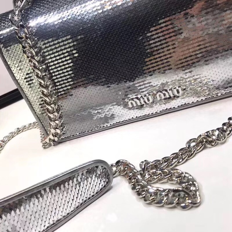 5BD115 MIUMIU專柜新款 手工亮片 旋轉(zhuǎn)鎖 翻蓋鏈條包 槍色