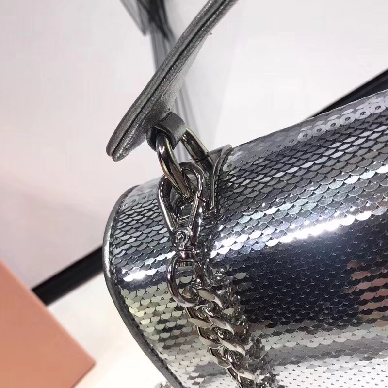 5BD115 MIUMIU專柜新款 手工亮片 旋轉(zhuǎn)鎖 翻蓋鏈條包 槍色