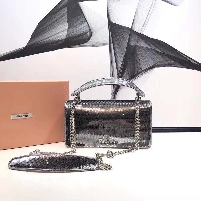 5BD115 MIUMIU專柜新款 手工亮片 旋轉(zhuǎn)鎖 翻蓋鏈條包 槍色