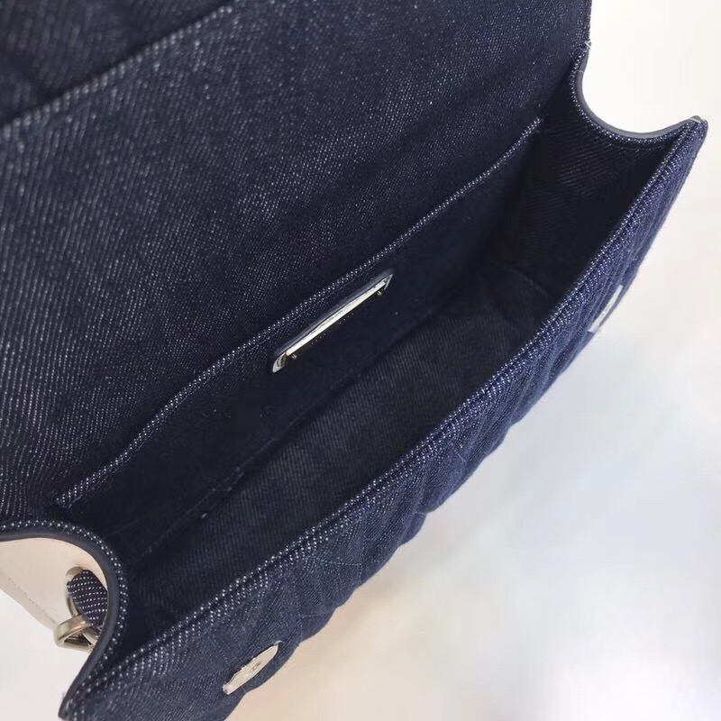 5BH077 MIUMIU專柜新款 牛仔布 寶石帶扣 翻蓋斜挎小包 藍拼白