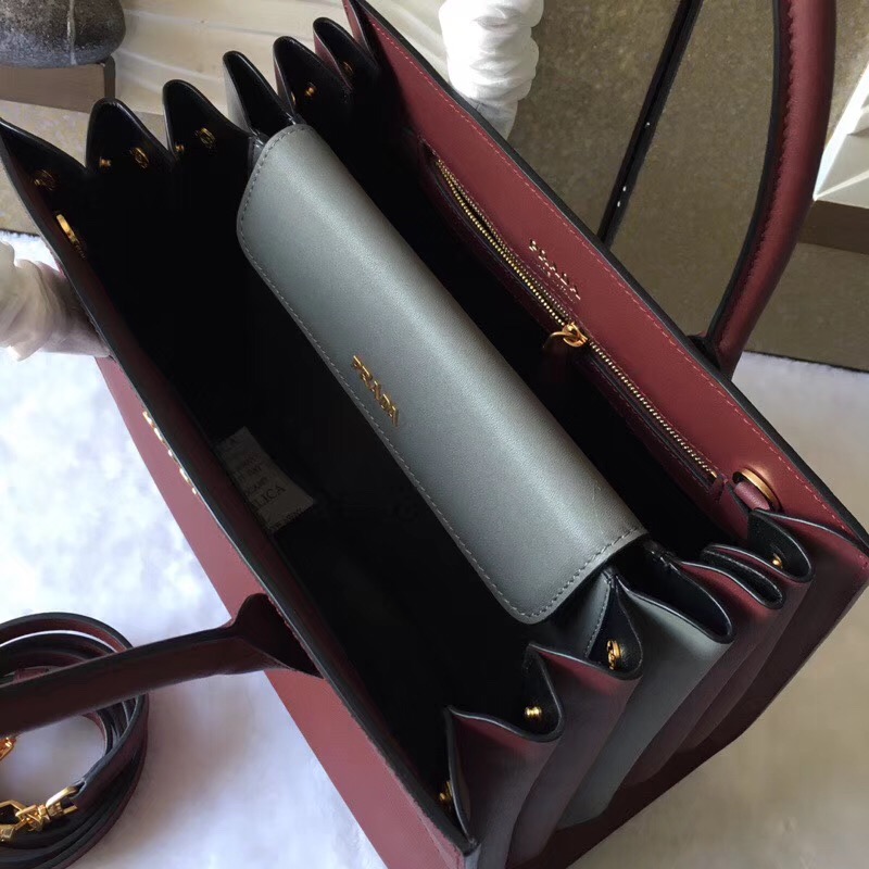 1BA049 Prada女士單肩包 牛皮 名媛范 風琴手提包 酒紅配灰