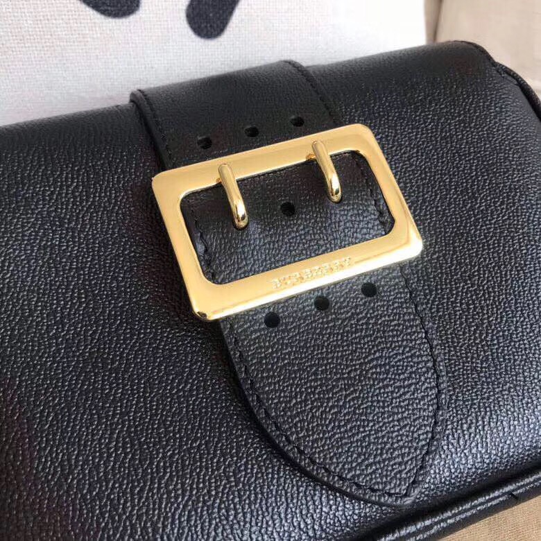 40658561 巴寶莉 專柜新款 相機包 翻蓋金屬帶扣 復古肩背包 黑色