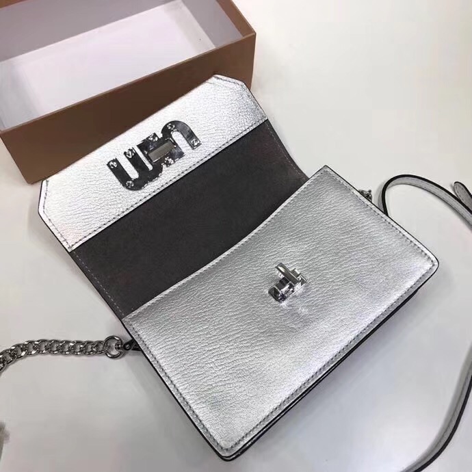 5BH077 MIUMIU 專柜新款 進口牛皮 鎖扣 大字母 翻蓋小包 銀色