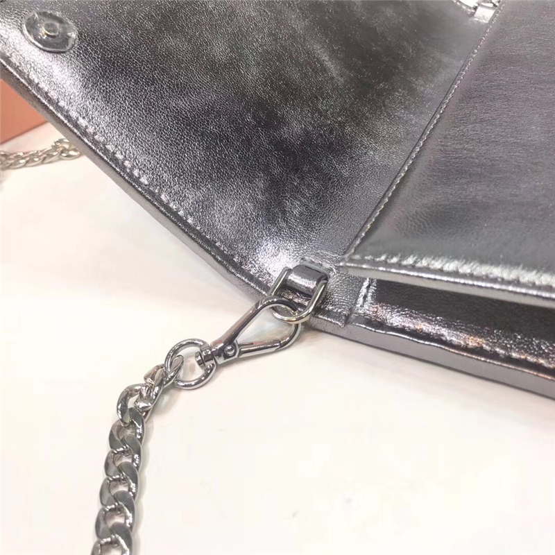 5ZH029 MIUMIU 專柜新款 手工珠刺繡 亮片鏈條小包 銀色