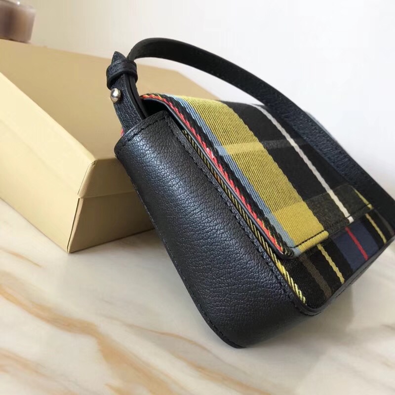 40767831 Burberry Vintage 格紋 拼皮革 錢夾背包 淺黃色