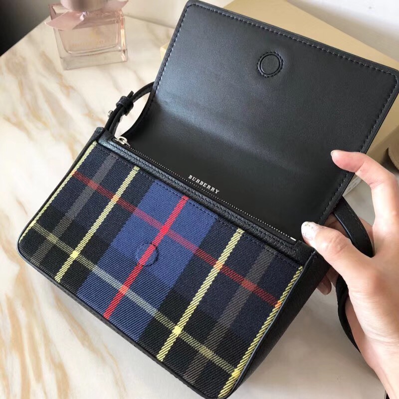 40767831 Burberry Vintage 格紋 拼皮革 錢夾背包 淺黃色