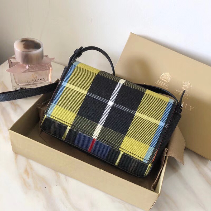 40767831 Burberry Vintage 格紋 拼皮革 錢夾背包 淺黃色