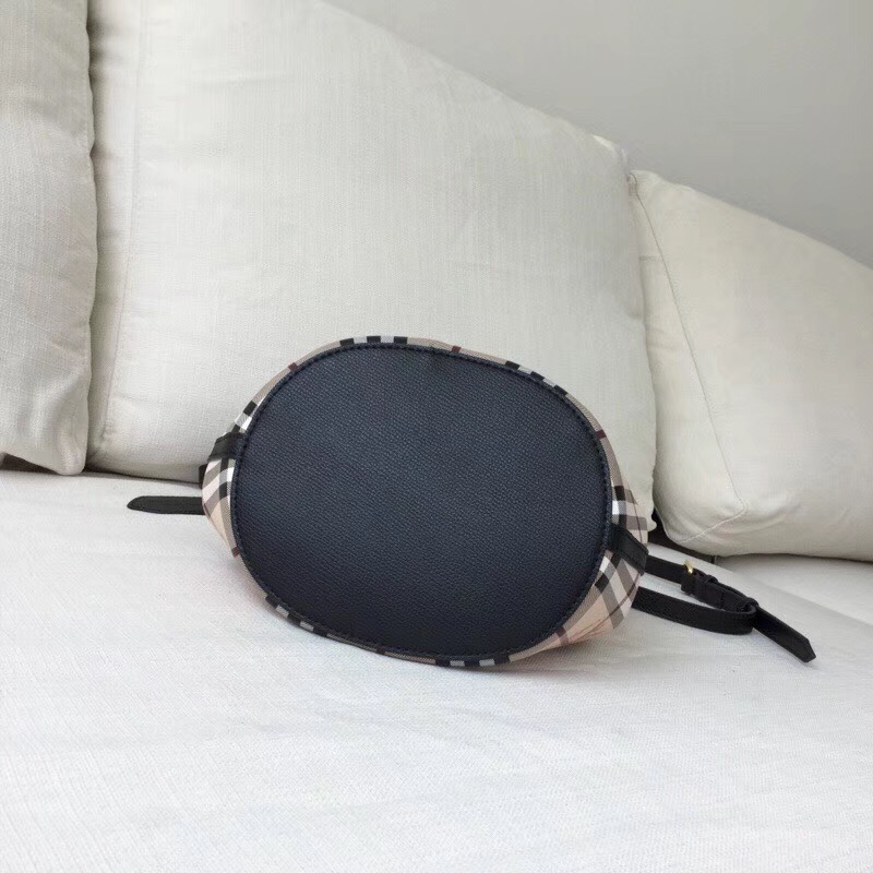 Burberry巴寶莉 Haymarket格紋 戰馬印花 拼色皮革 水桶包 黑色