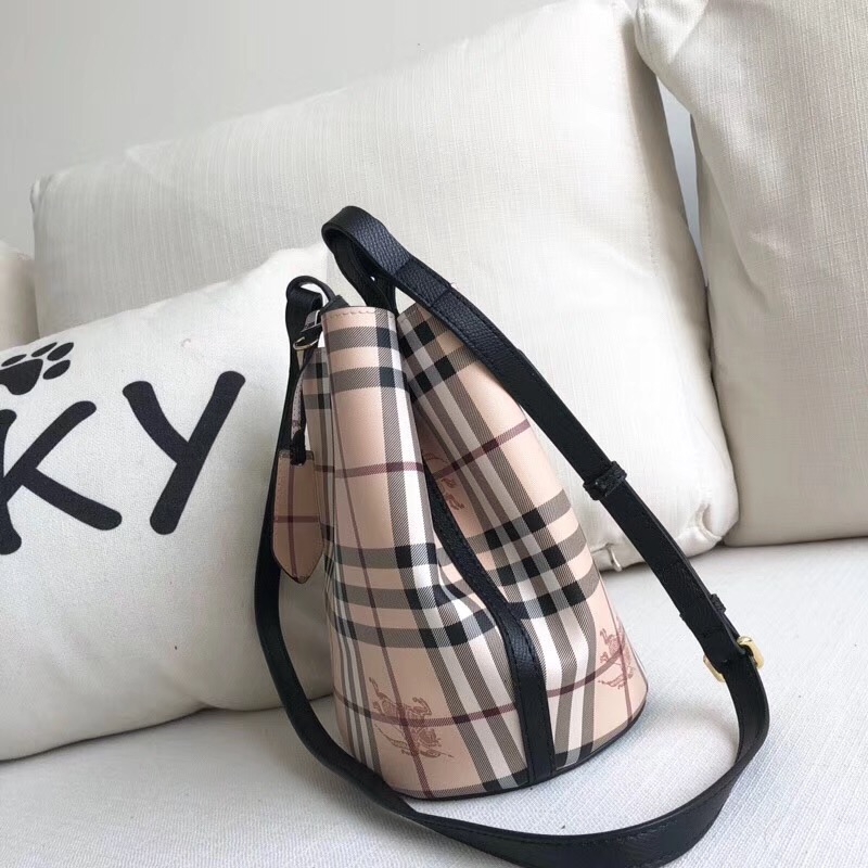 Burberry巴寶莉 Haymarket格紋 戰馬印花 拼色皮革 水桶包 黑色