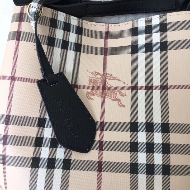 Burberry巴寶莉 Haymarket格紋 戰馬印花 拼色皮革 水桶包 黑色
