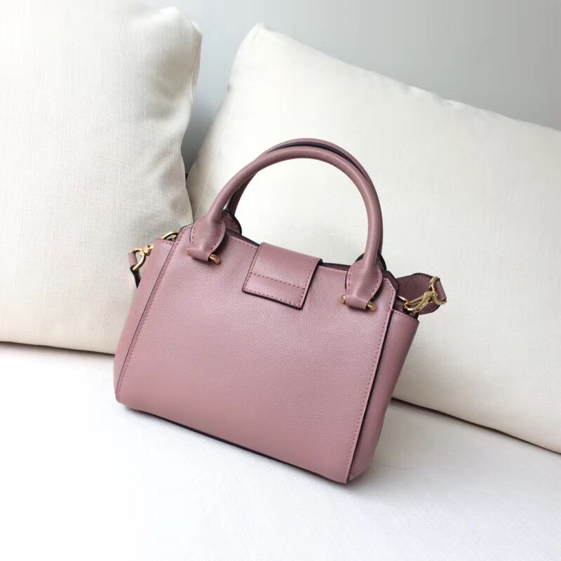 Burberry巴寶莉 專柜新款 小號 翻蓋金屬帶扣 手提肩背包 豆沙色