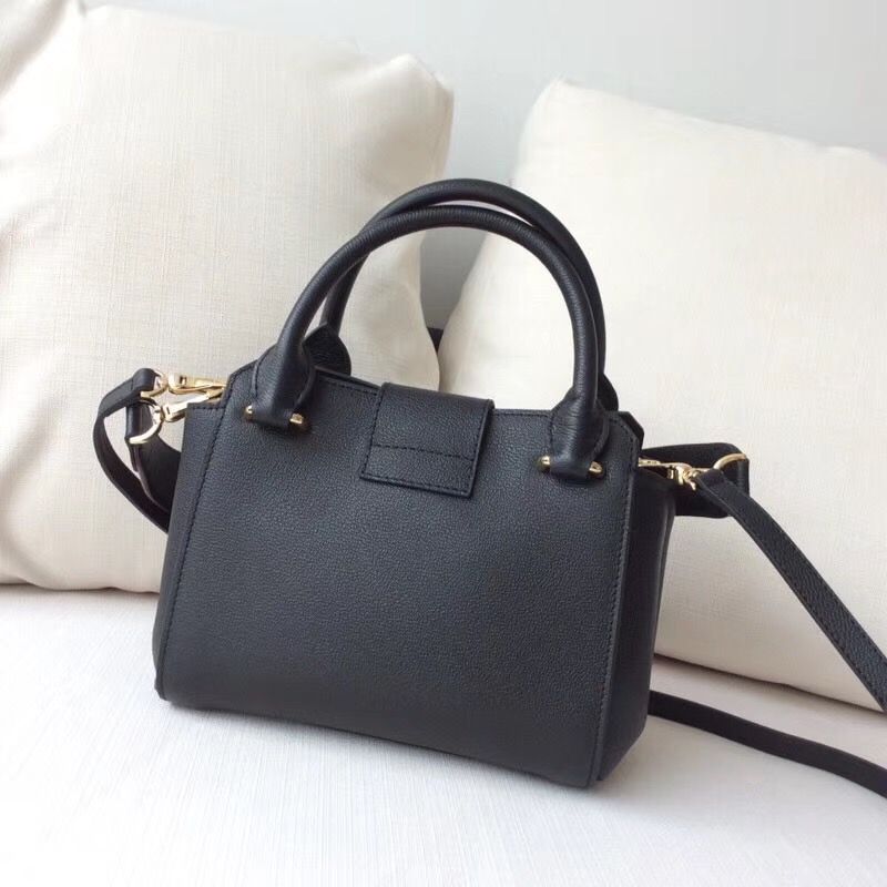 Burberry巴寶莉 專柜新款 小號 翻蓋金屬帶扣 手提肩背包 黑色