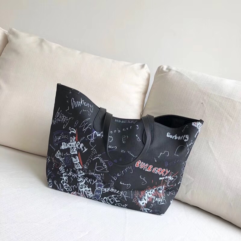 Burberry巴寶莉 手提包 涂鴉印花 Canvas 格紋 雙面購物袋 黑白色