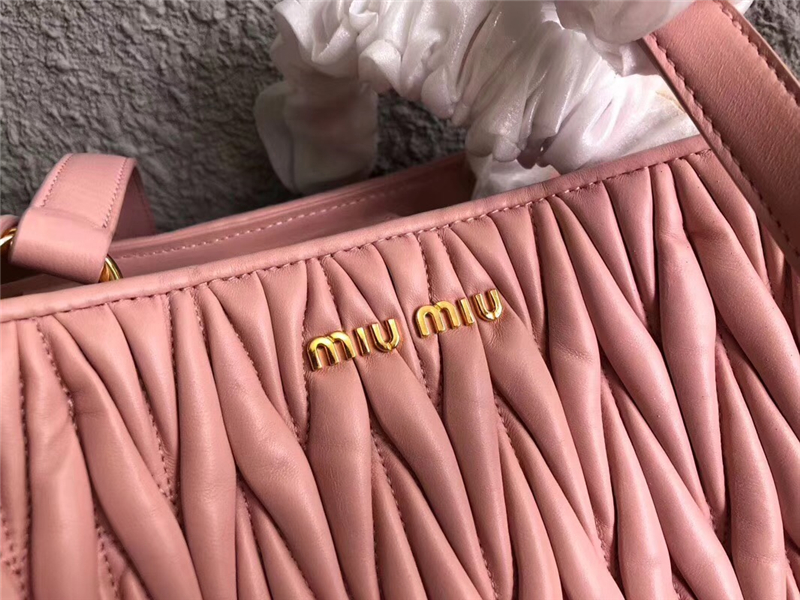 5BG103 MIUMIU繆繆 專柜新款 進口羊皮 三層手提斜跨包 粉色