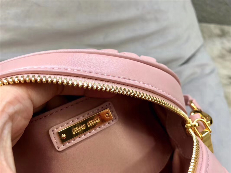 5BH092 MIUMIU繆繆 專柜新款 軟羊革 小號月牙包 粉紅