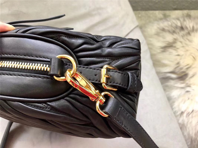 5BH092 MIUMIU繆繆 專柜新款 軟羊革 小號月牙包 黑色