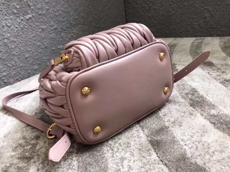 5BZ015 MIUMIU繆繆 專柜新款 提花凸紋羊皮 小號雙肩包 粉色