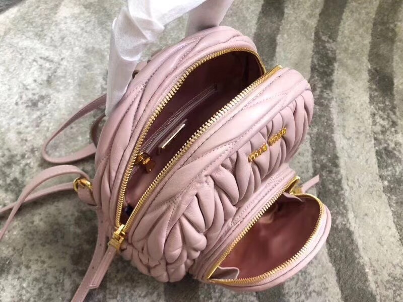 5BZ015 MIUMIU繆繆 專柜新款 提花凸紋羊皮 小號雙肩包 粉色