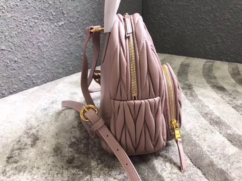 5BZ015 MIUMIU繆繆 專柜新款 提花凸紋羊皮 小號雙肩包 粉色