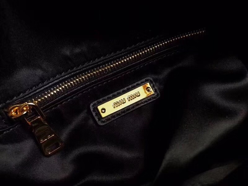 5BZ015 MIUMIU繆繆 專柜新款 提花凸紋羊皮 小號雙肩包 黑色