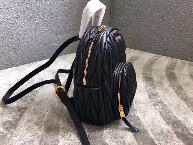 5BZ015 MIUMIU繆繆 專柜新款 提花凸紋羊皮 小號雙肩包 黑色