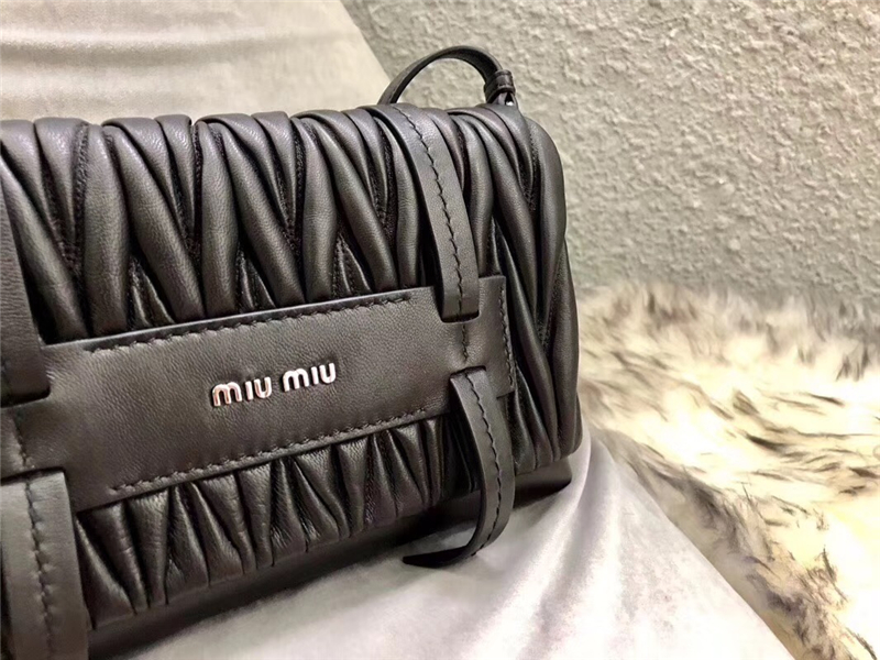 5BD076 MIUMIU繆繆 專柜新款 Grace Lux 小羊皮 單肩斜跨包 黑色