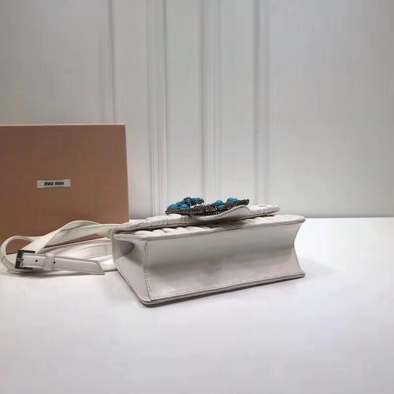 5BH609 MIUMIU繆繆 專柜新款 寶石釘大鉆花 羊皮提花凸紋 斜挎包 白色