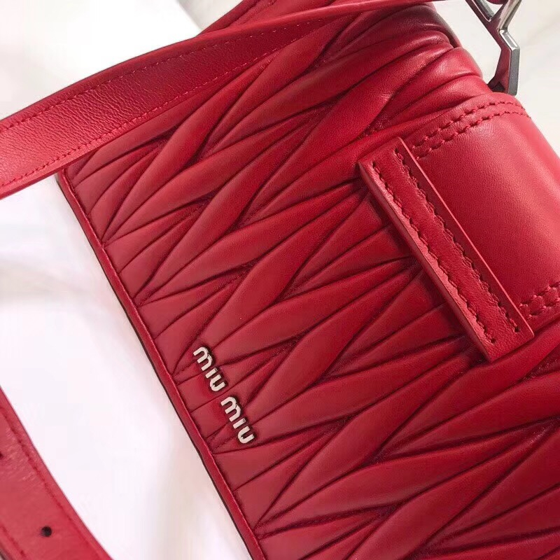 5BH609 MIUMIU繆繆 專柜新款 寶石釘大鉆花 羊皮提花凸紋 斜挎包 紅色