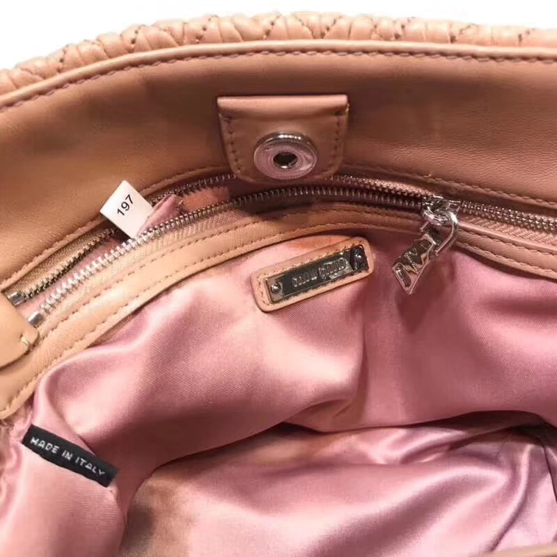 5BA067 MIUMIU繆繆 專柜新款 褶皺羊皮 小號 水晶鏈手提包 卡其