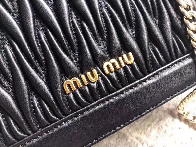 5BA094 MIUMIU繆繆 專柜新款 提花壓紋 翻蓋羊皮手袋 黑色