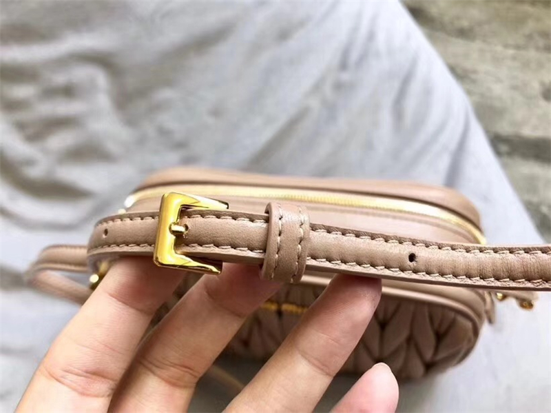 5BH539 MIUMIU繆繆 專柜新款 提花壓紋 雙拉鏈迷你包 杏色